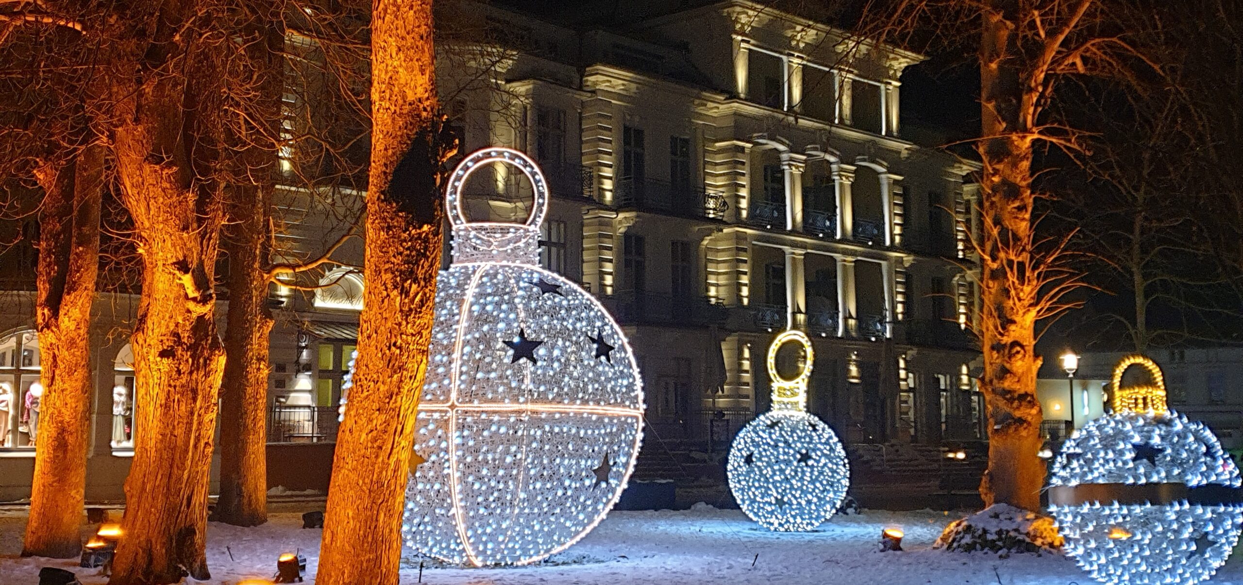 weihnachtskugeln schmal